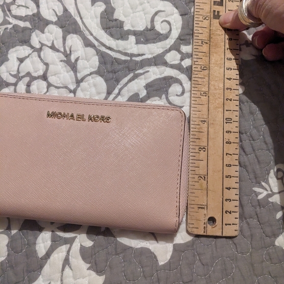 Michael Kors matching purse and wallet - Picture 12 of 15